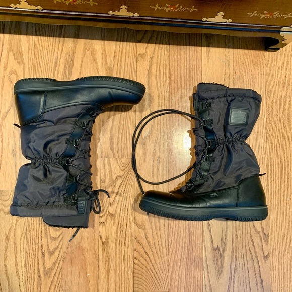 Coach Excellent Condition Black Leather/Nylon Boots - Picture 4 of 10